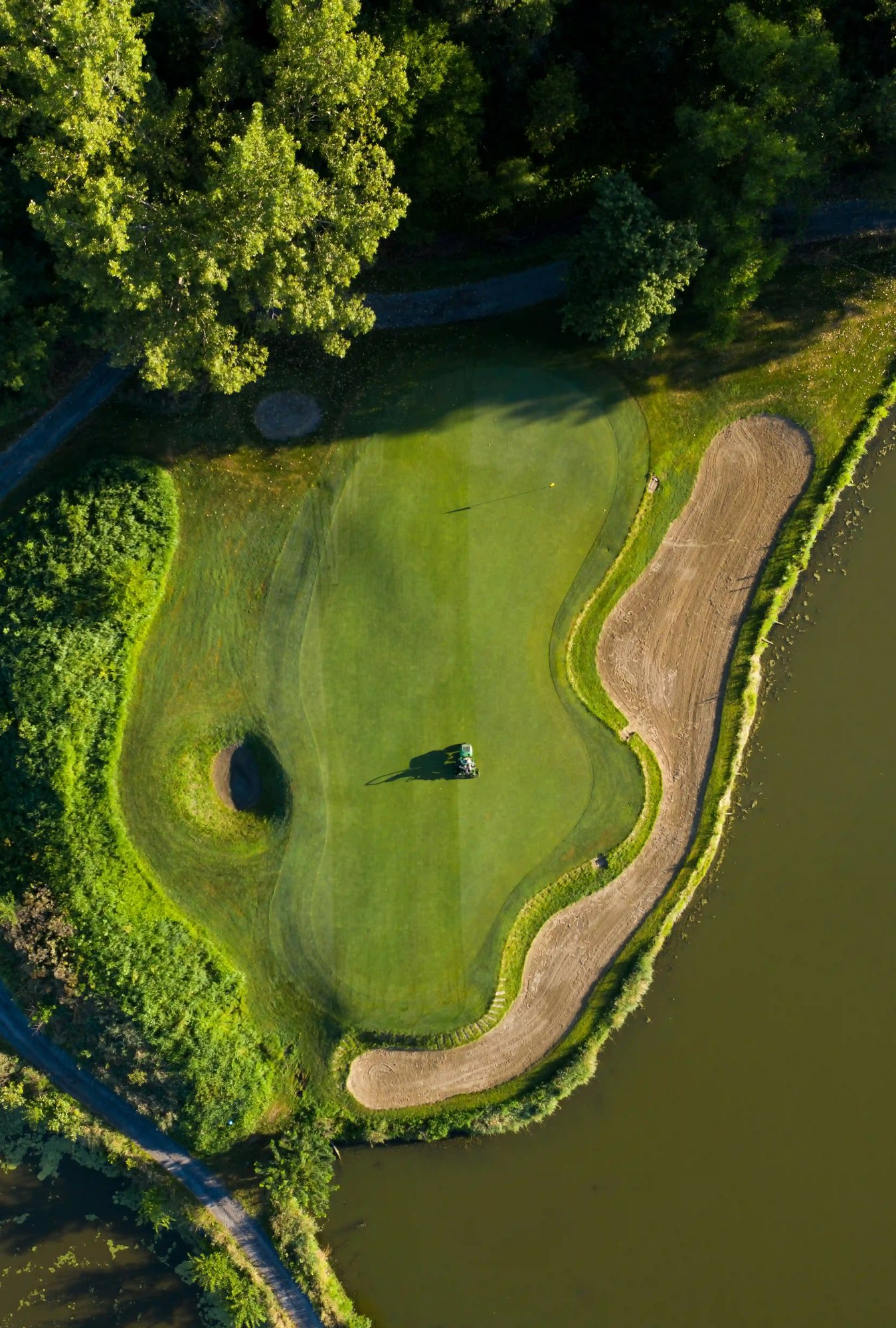 birds-eye-view-of-golf-course-showing-green-and-bunker birds-eye-view-of-golf-course-showing-green-and-bunker