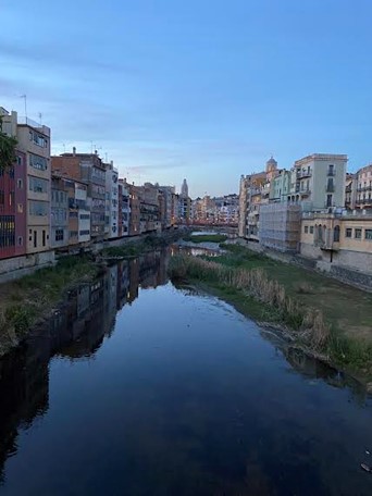 Andrew Hallam - Gironas old town