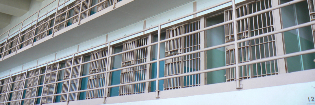 This retired professor asked his students every year how much money it would take for them to spend a year in prison. Their answer might shock you