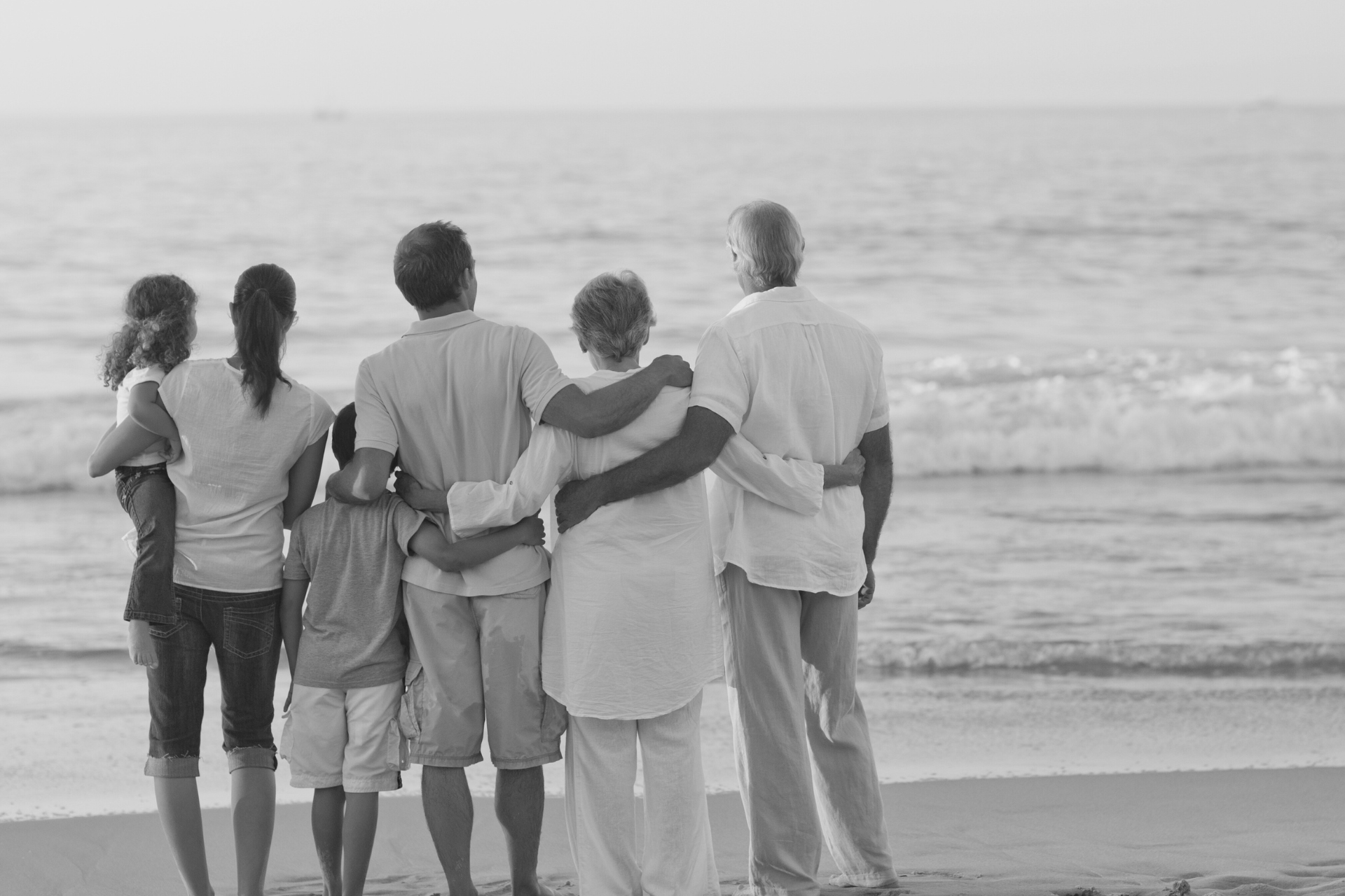 Family on beach mobile (1)